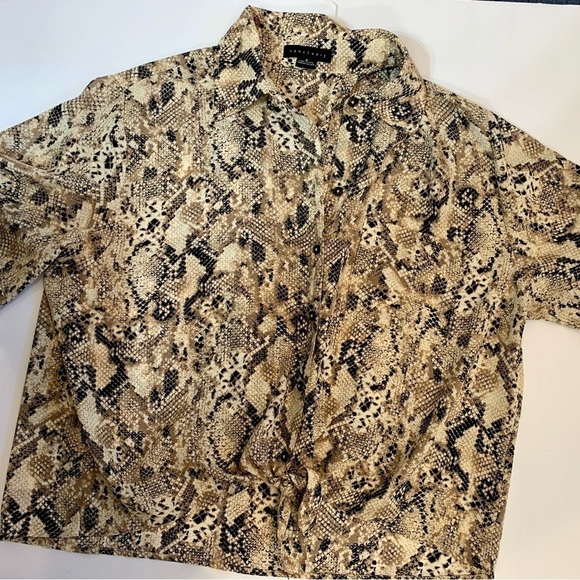 Women’s Loose-Fitting Button Down Tie-Up Snakeskin Print Shirt Sz Medium - Picture 5 of 8